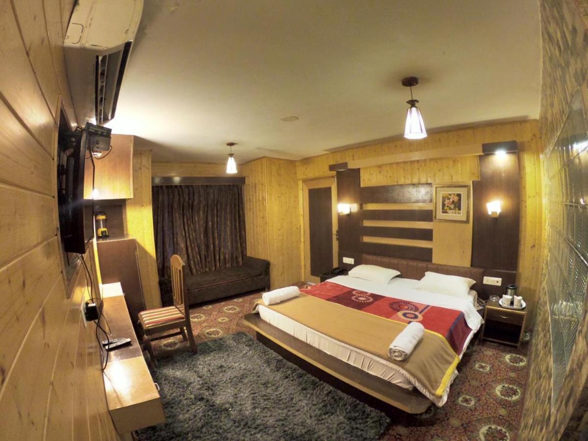 Hotel Akbar Sonāmarg Esterno foto