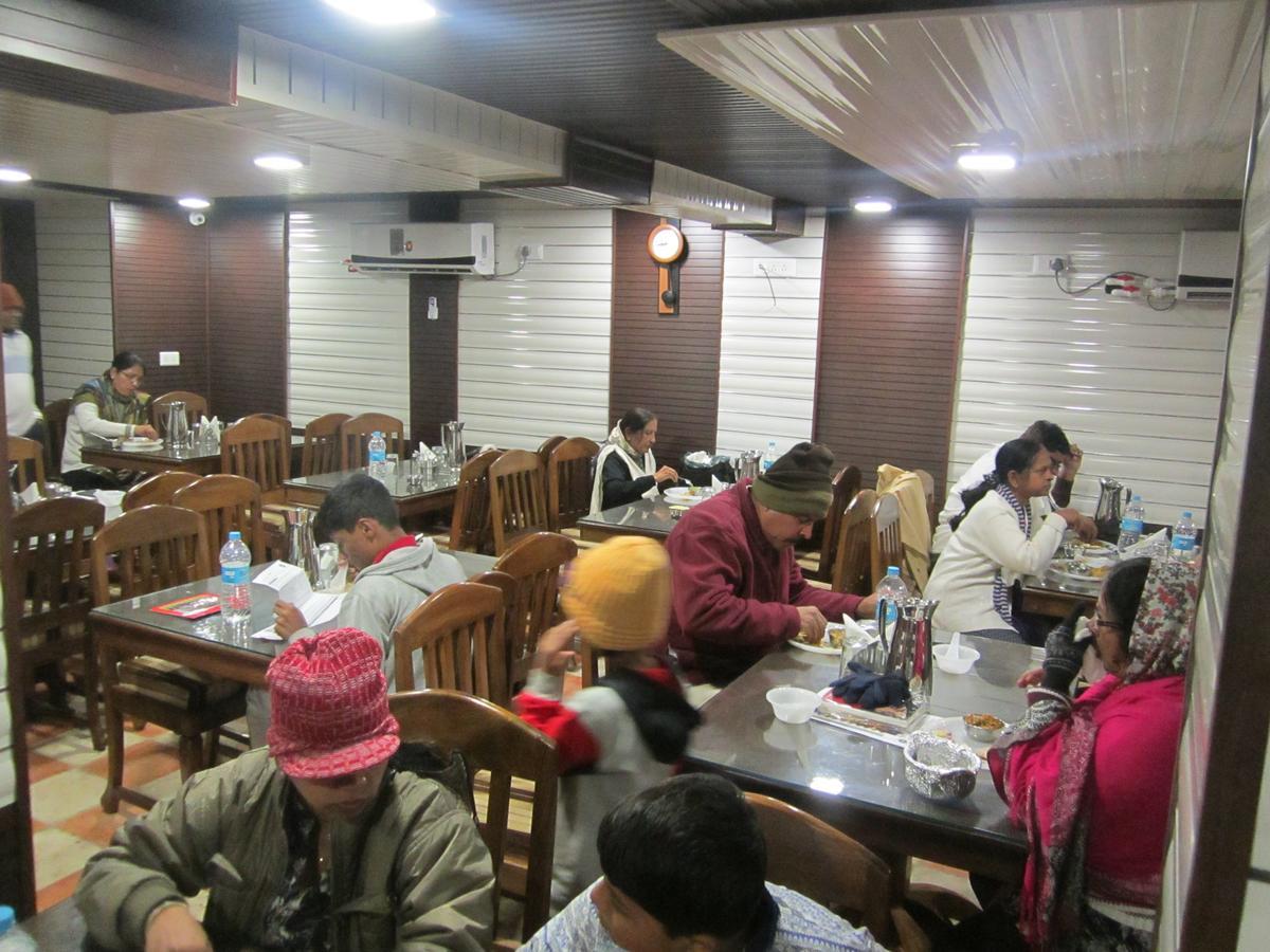 Hotel Akbar Sonāmarg Esterno foto