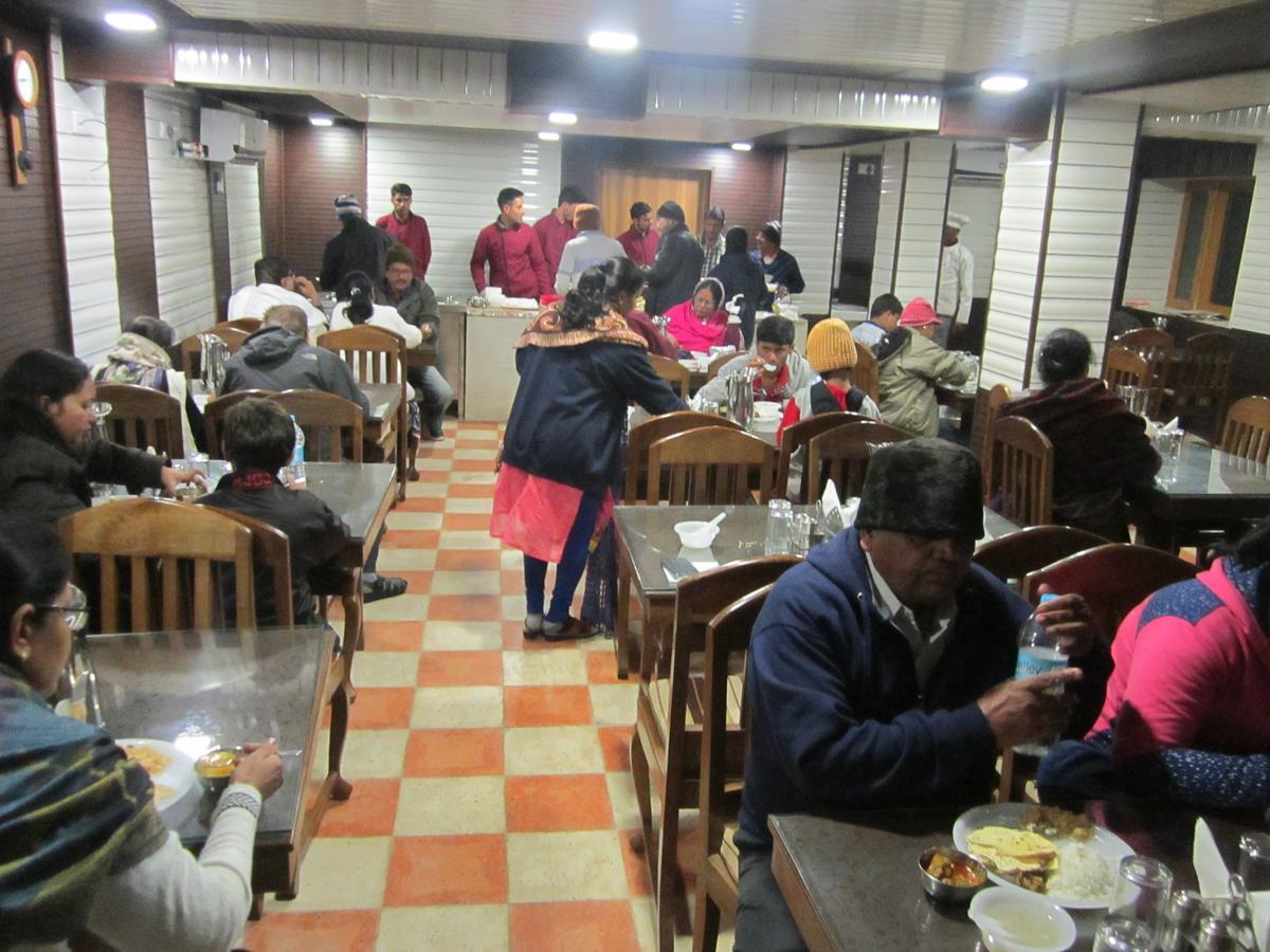 Hotel Akbar Sonāmarg Esterno foto