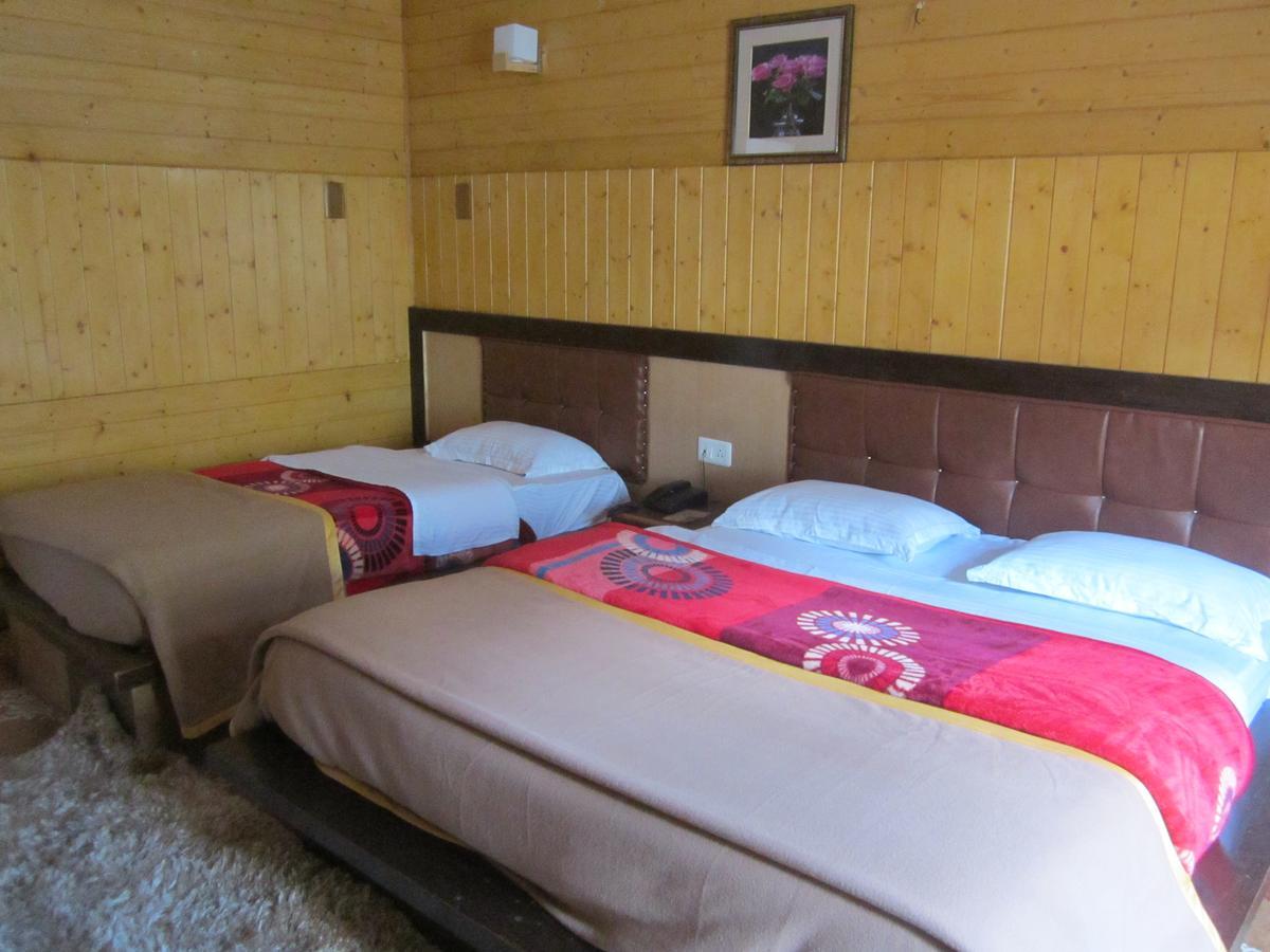 Hotel Akbar Sonāmarg Esterno foto