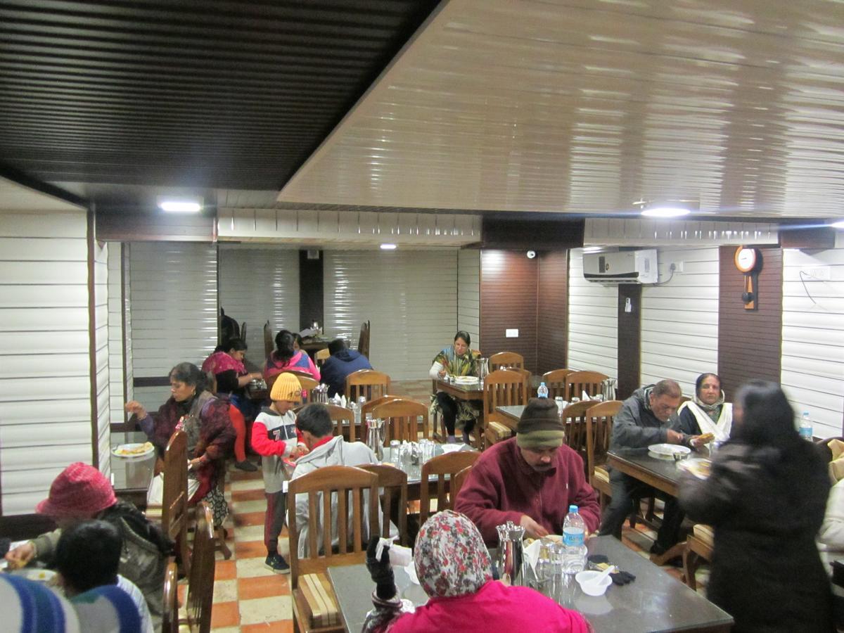 Hotel Akbar Sonāmarg Esterno foto