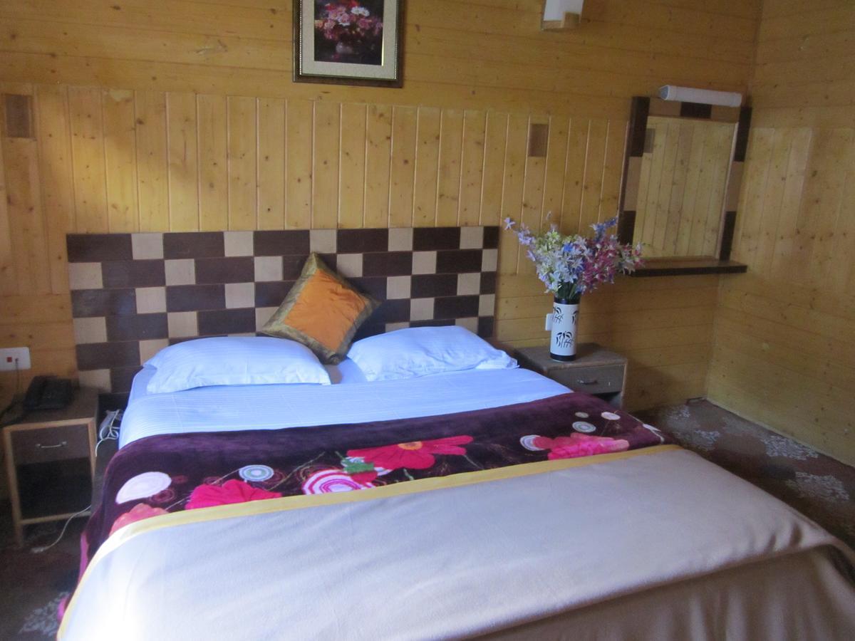 Hotel Akbar Sonāmarg Esterno foto